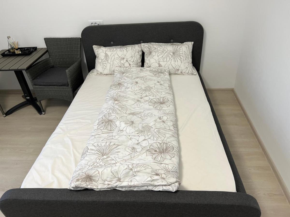 Studio Sebastian Apartment Mamaia Luaran gambar